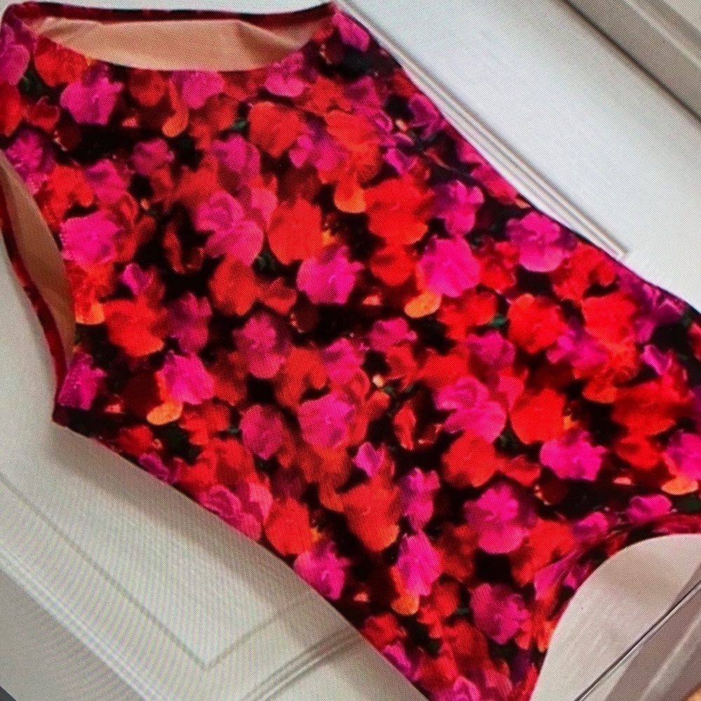 Striking tones bold color style floral one piece